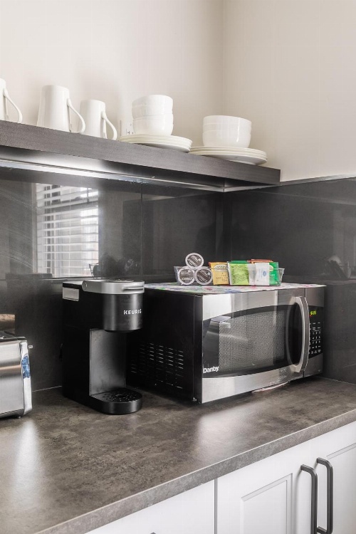 Upscale Studio - Boutique Apartment - PRIME Downtown Location! image 4